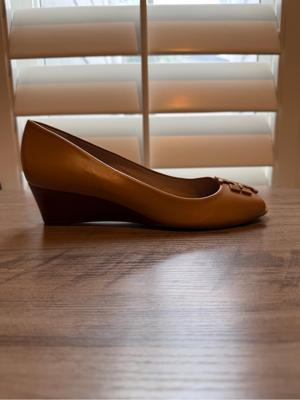 Tory Burch Blond/Tan Lowell 2 45mm Peep Toe Wedge Mestico | Size 9.5 - Picture 5 of 8